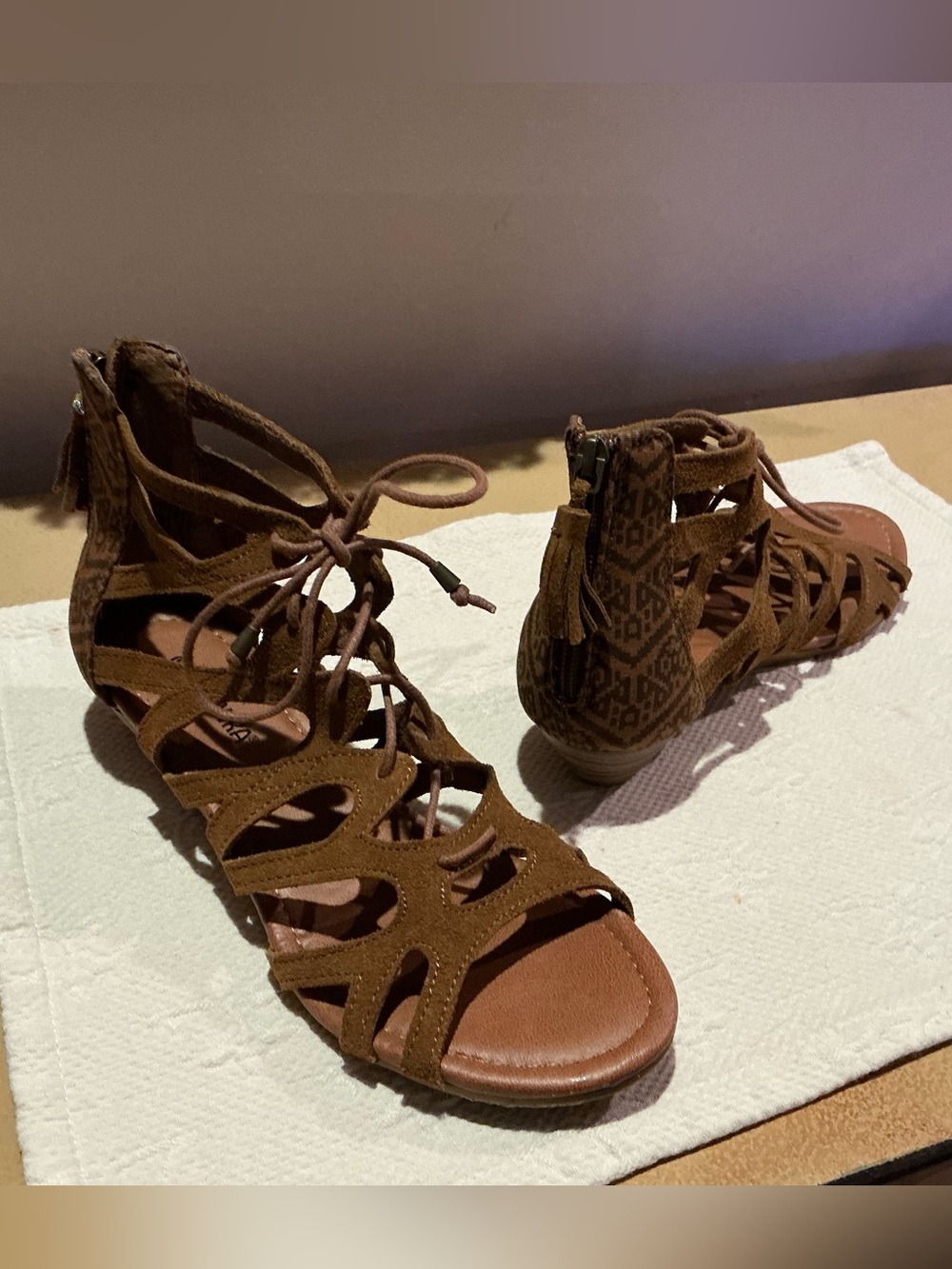 EUC Minnetonka Merida Leather Gladiators Size 9
